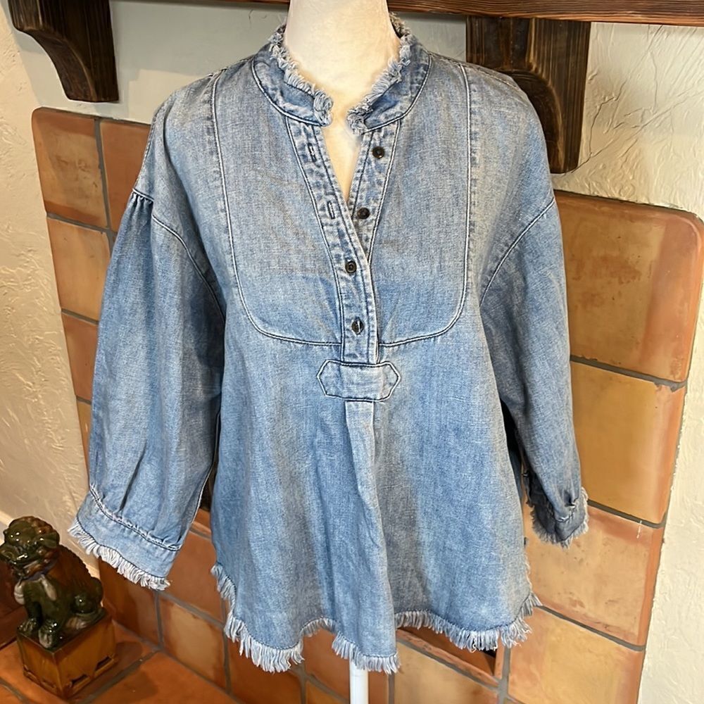 Holding Horses denim 1/2 button blouse, S!